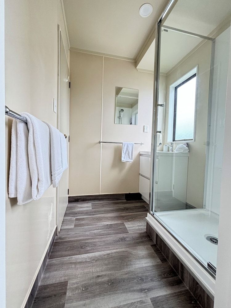 Arcadia Motel Studio with Balcony (Super King + 1 Single) 4