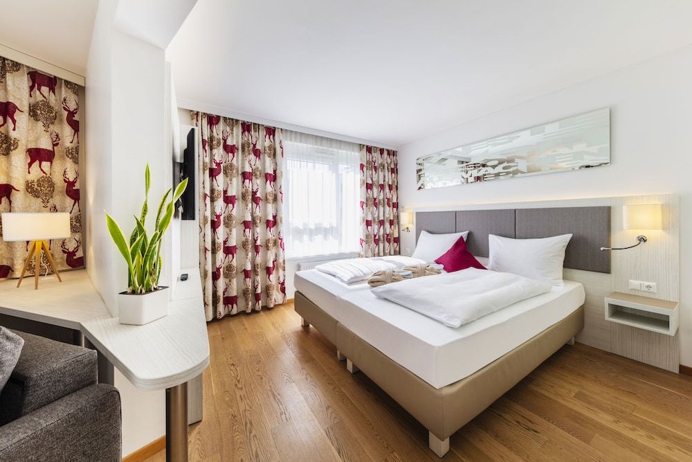 Suite, Garden View