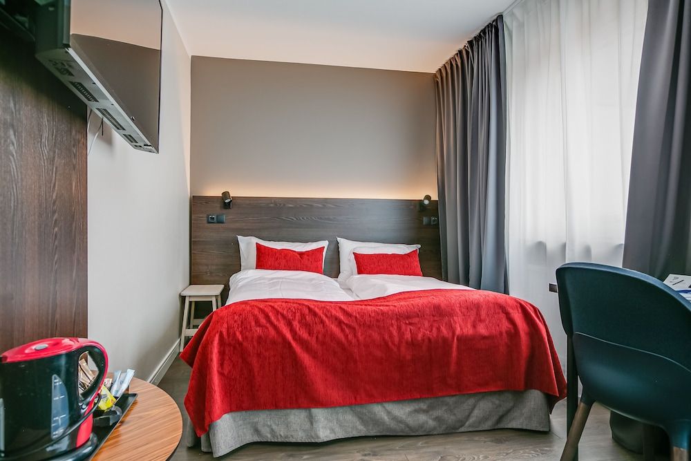 Family Room, 1 Queen Bed, Non Smoking, Refrigerator (with Sofabed)