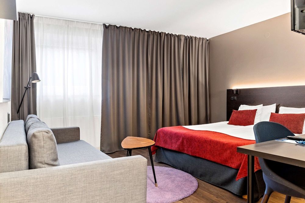 Family Room, 1 Queen Bed, Non Smoking, Refrigerator (with Sofabed)