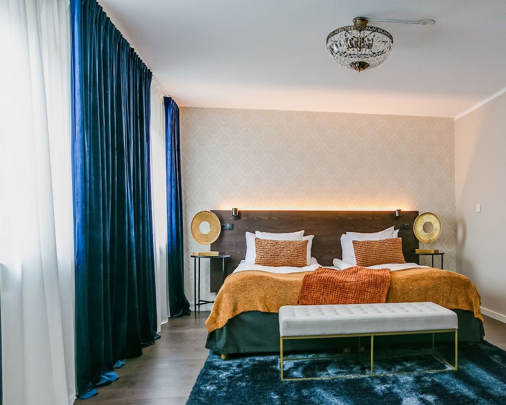 Superior Room, 1 King Bed, Non Smoking, Jetted Tub (with Sofabed)