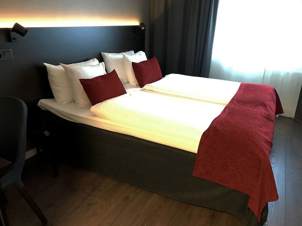 Best Western Hotel Savoy Standard Room, 1 King Bed, Non Smoking (Shower Only)