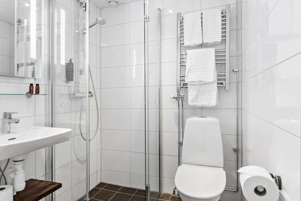 Best Western Hotel Savoy Standard Room, 2 Twin Beds, Non Smoking (Shower Only) 8