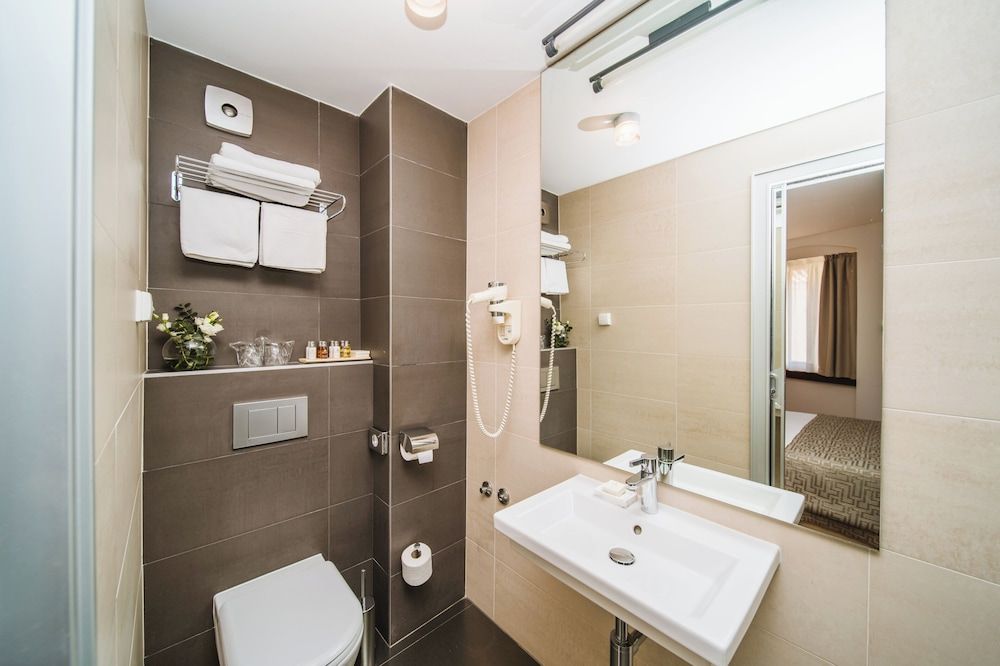 Hotel Vestibul Palace Standard Double Room (in Villa Dobric) 4