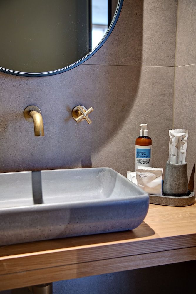 Zara Tower Hotel Sky Room 14