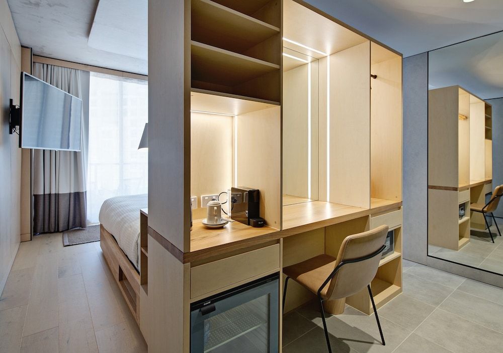 Zara Tower Hotel Sky Room 15