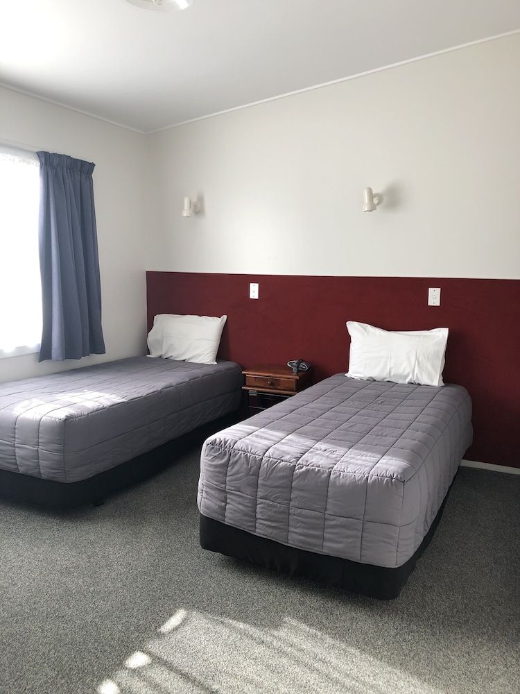 Thornton Lodge Motel Family Room 2