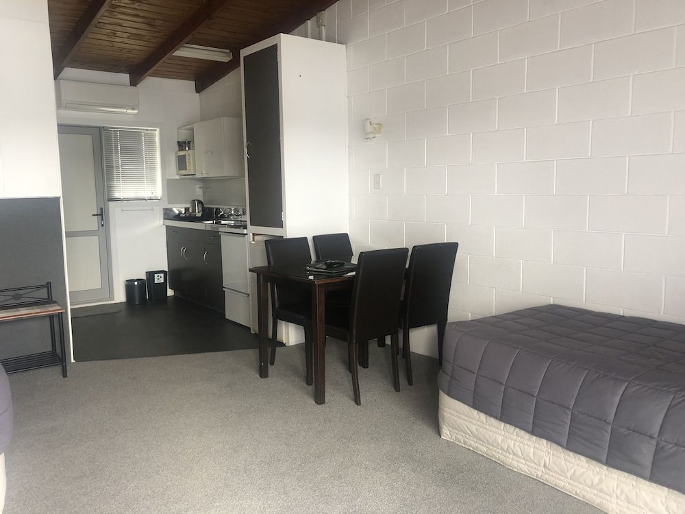 Thornton Lodge Motel Studio - Units 4,6,7,9 4
