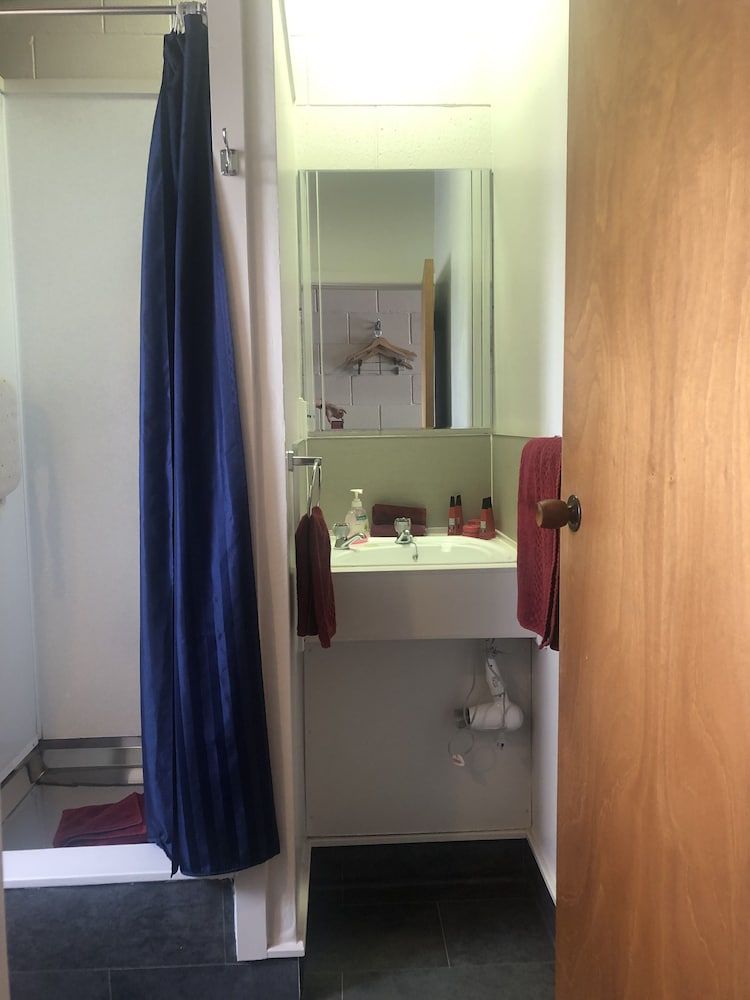 Thornton Lodge Motel Basic Studio 5