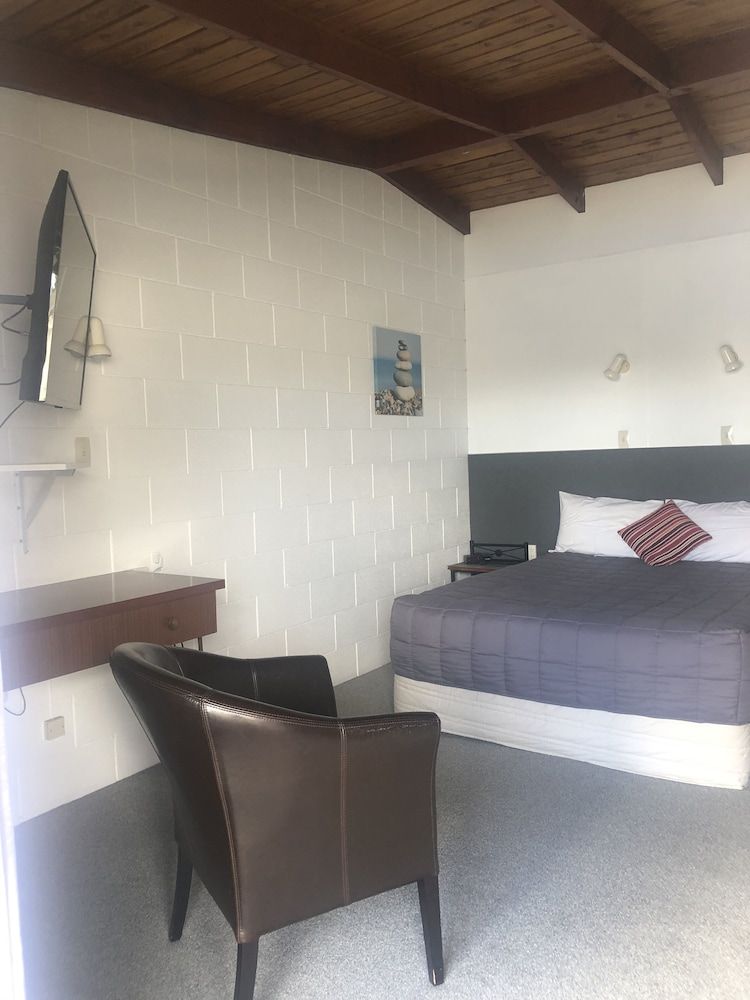 Thornton Lodge Motel Studio - Units 4,6,7,9 5