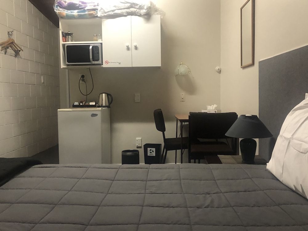 Thornton Lodge Motel Basic Studio 9