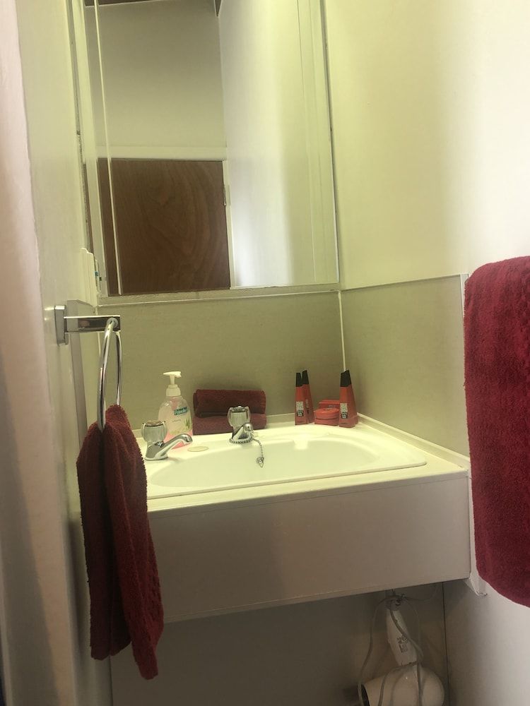 Thornton Lodge Motel Basic Studio 8