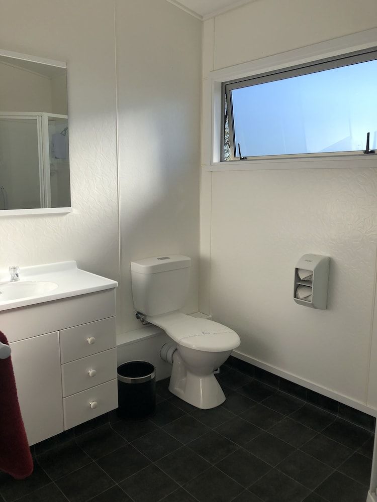 Thornton Lodge Motel Family Room 5