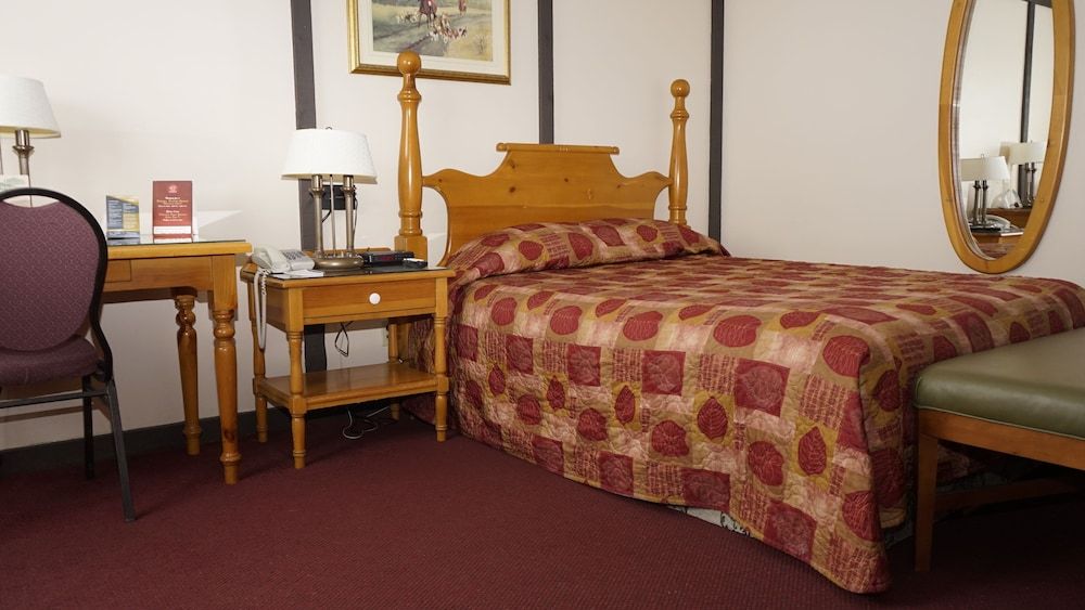 McIntosh Country Inn & Conference Centre in Canada Deluxe Room, 1 Queen Bed 2