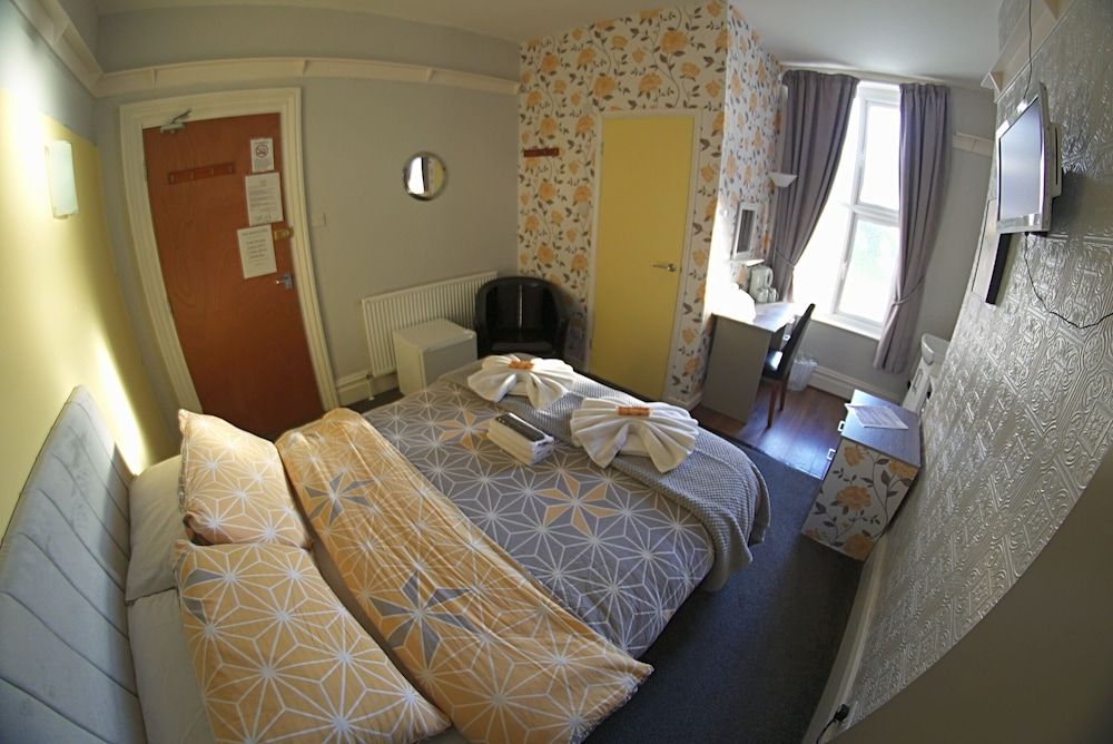 The Eastleigh Superior Double Room, Ensuite 2