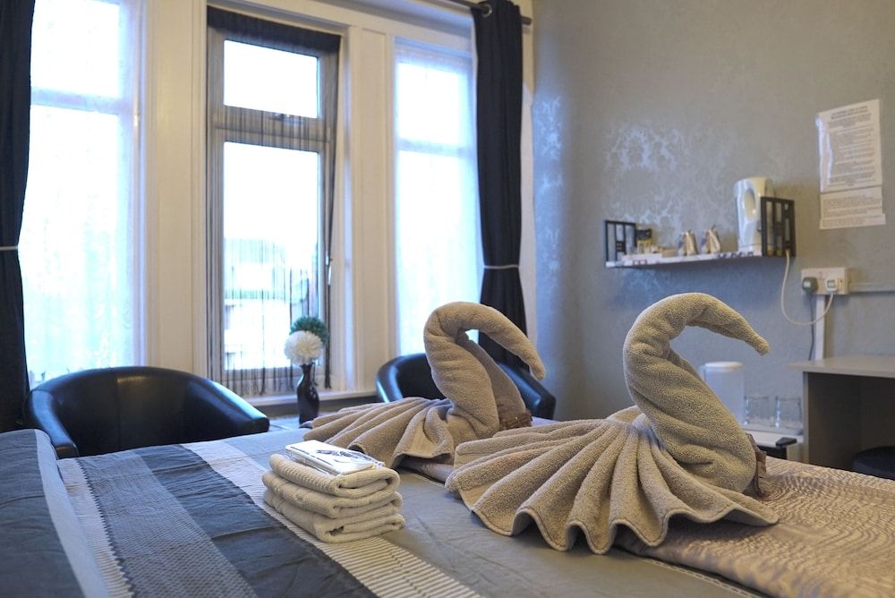 The Eastleigh Deluxe Double Room, Ensuite 3