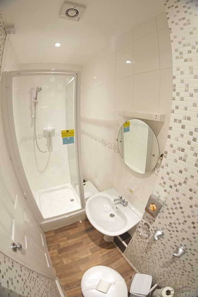 The Eastleigh Deluxe Double Room, Ensuite 14