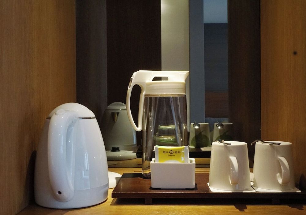 Royal Inn Taipei Linsen Standard Double Room 9