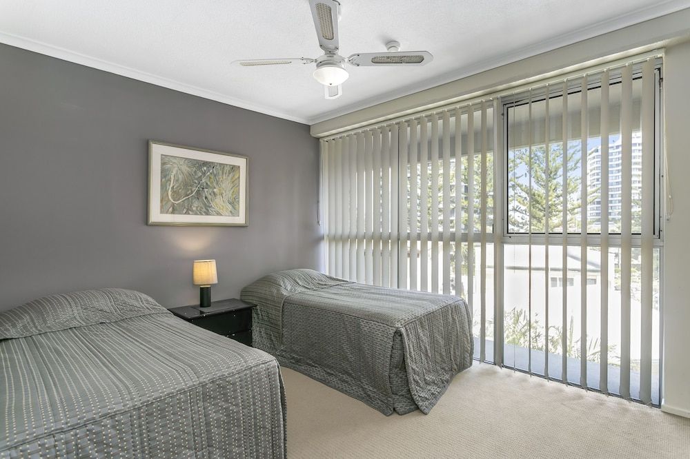 Surfers Beachside Holiday Apartments 2 Bedroom Apartment 4