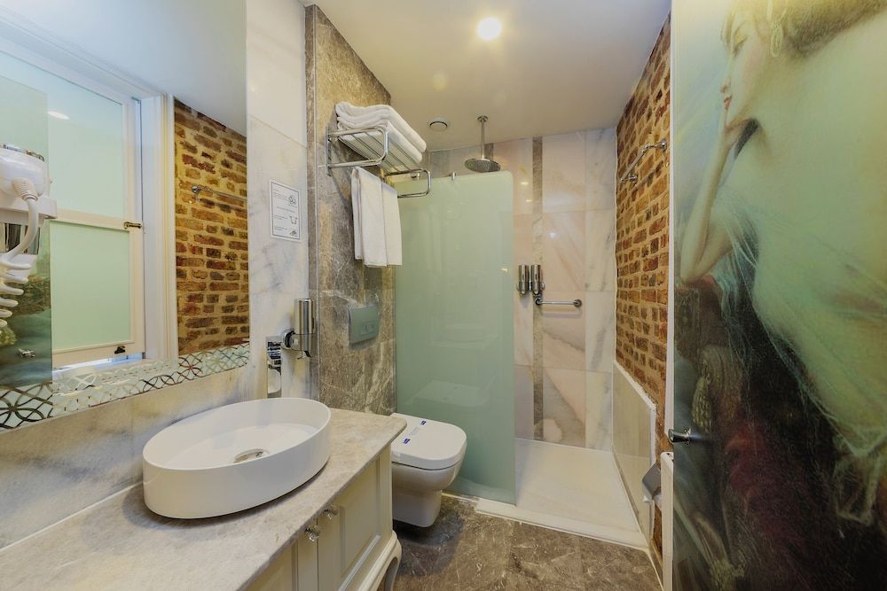 Azade Premier Economy Double Room 8