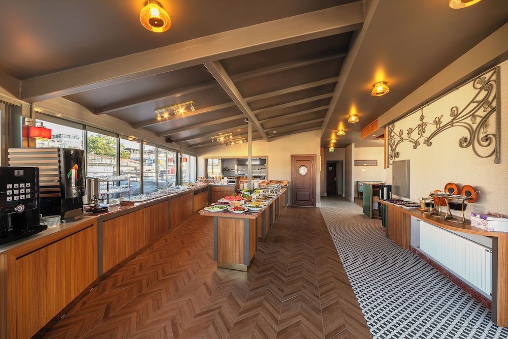 undefined Azade Premier 8