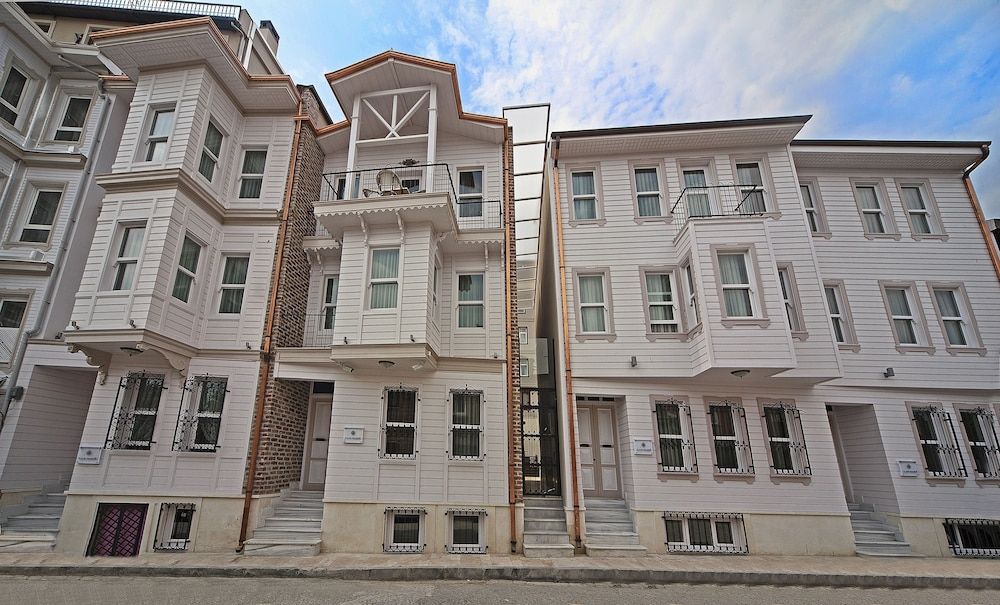 undefined Azade Premier 3