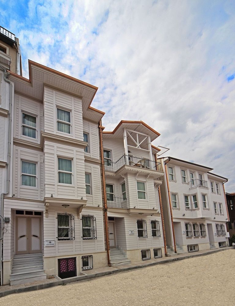 undefined Azade Premier 2