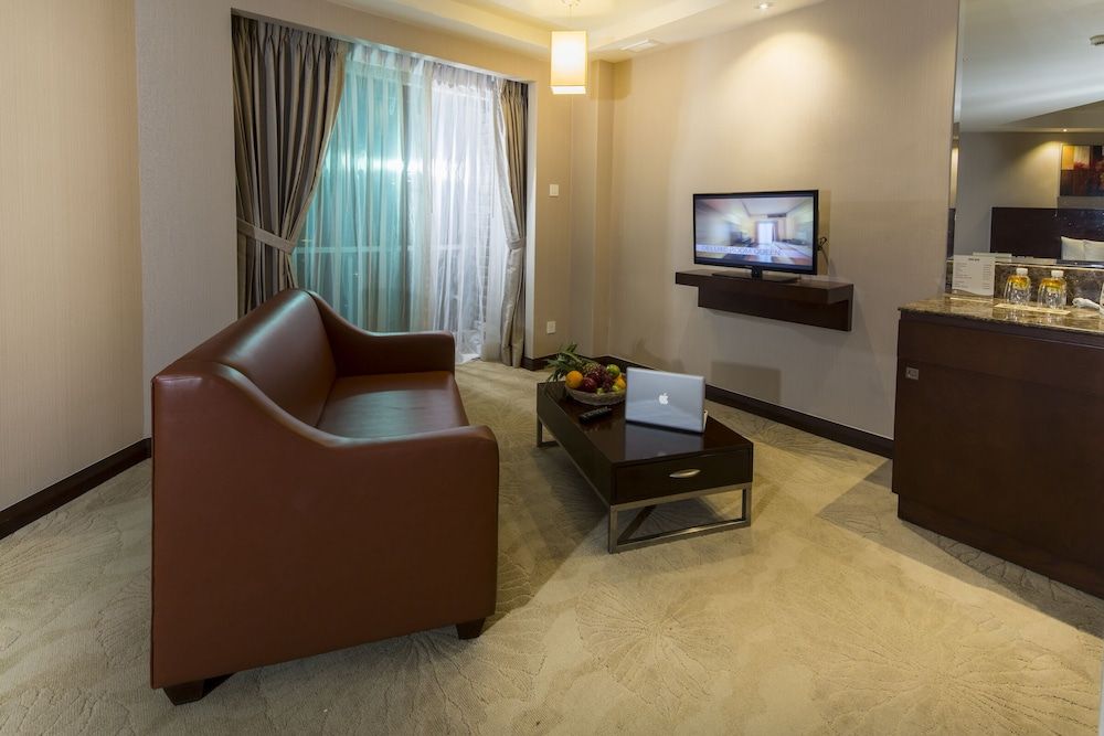Widus Hotel Clark Executive Suite King 4