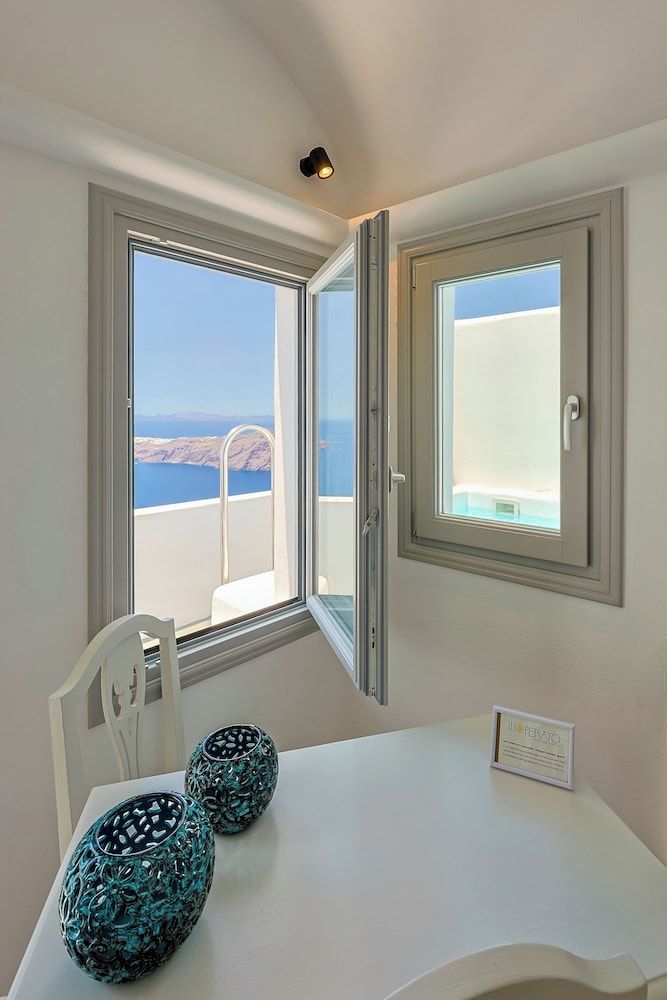 Ilioperato Traditional Apartments Standard Room, Hot Tub (Outdoor Hot Tub, Caldera View) 8