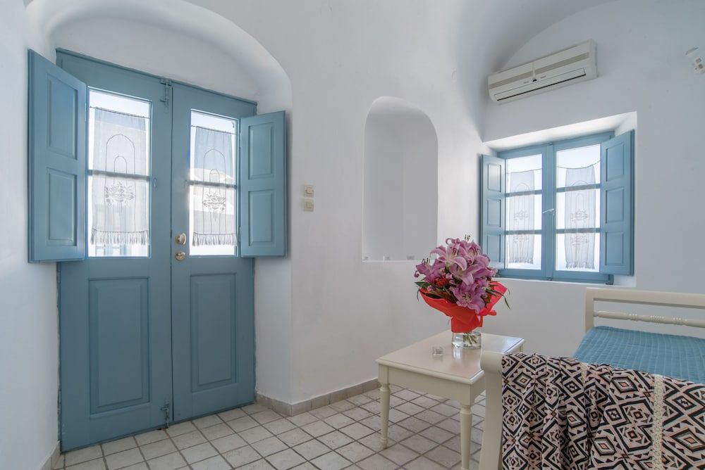 undefined Ilioperato Traditional Apartments 5