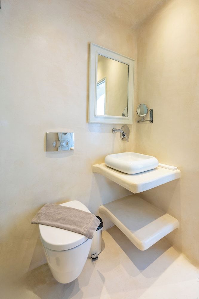 Ilioperato Traditional Apartments Standard Room, Hot Tub (Outdoor Hot Tub, Caldera View) 6