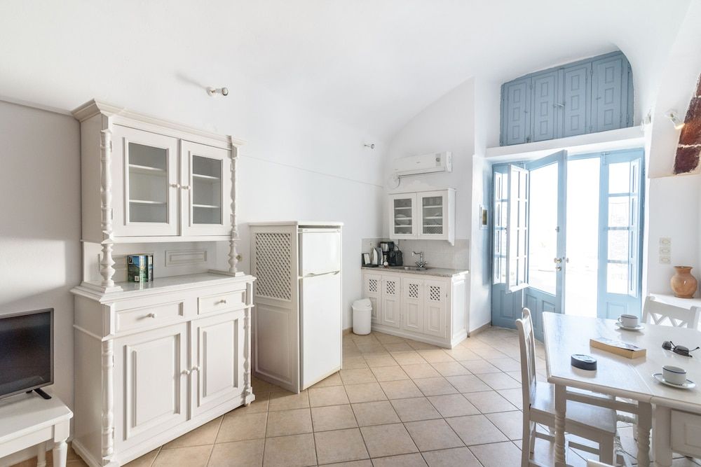 undefined Ilioperato Traditional Apartments 4