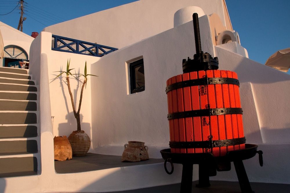 undefined Ilioperato Traditional Apartments 7