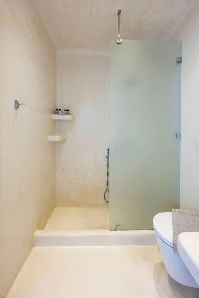 Ilioperato Traditional Apartments Standard Room, Hot Tub (Outdoor Hot Tub, Caldera View) 5