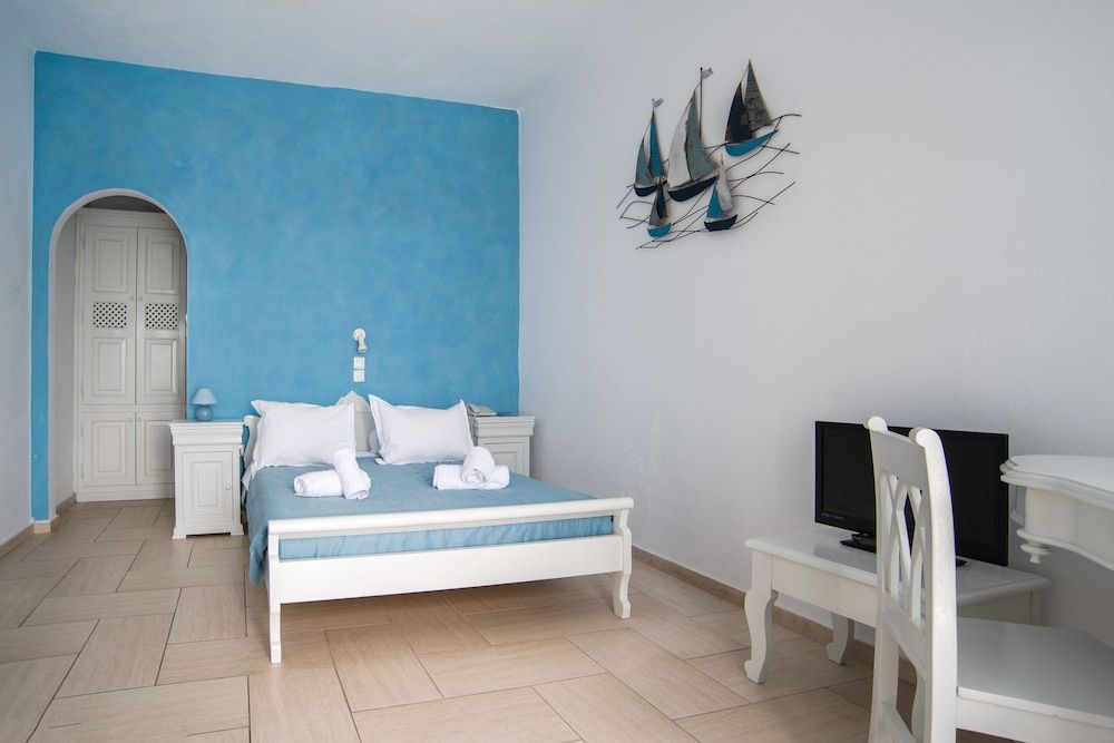 undefined Ilioperato Traditional Apartments 2
