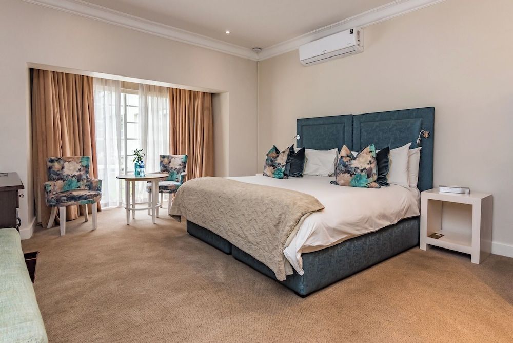 Executive Room, 1 King Bed, Non Smoking, Pool View