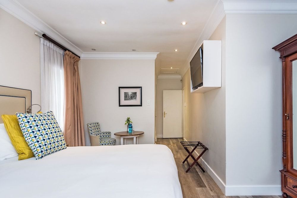 Executive Room, 1 King Bed, Non Smoking, Pool View