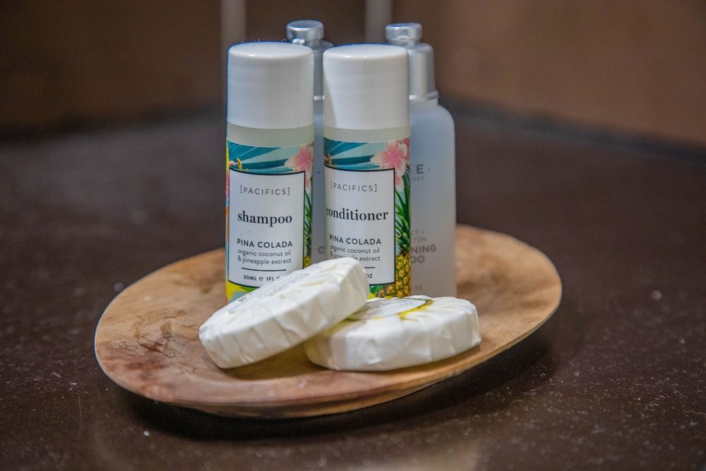 The Islander Hotel Cabana Couples 8