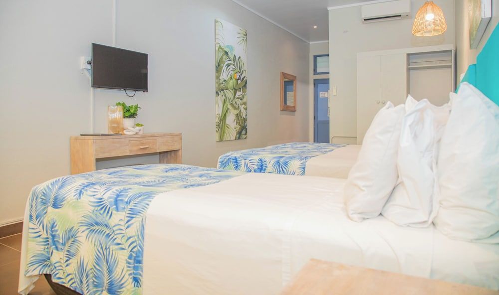 The Islander Hotel Cabana Couples 2