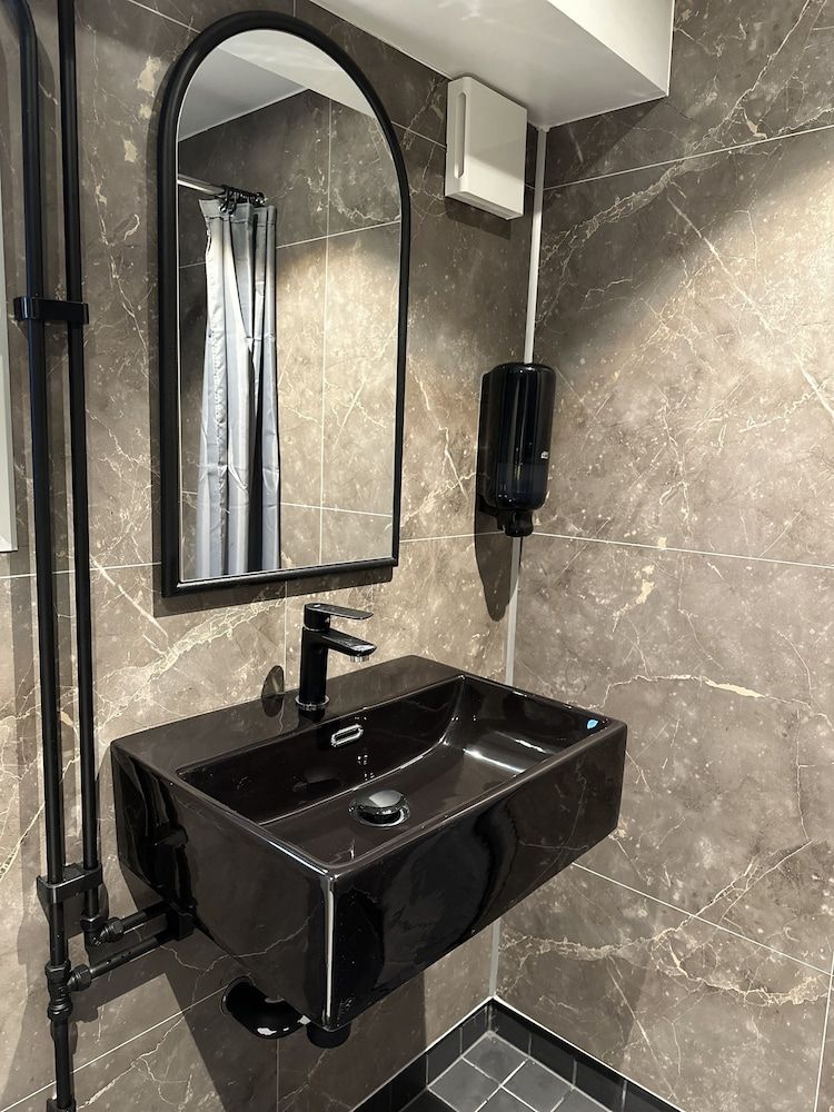 undefined The Red Boat 10