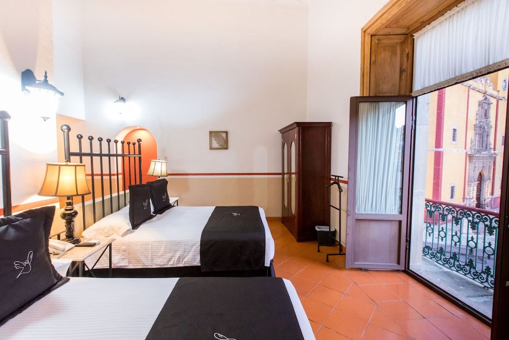 Hotel de la Paz Superior Room 9