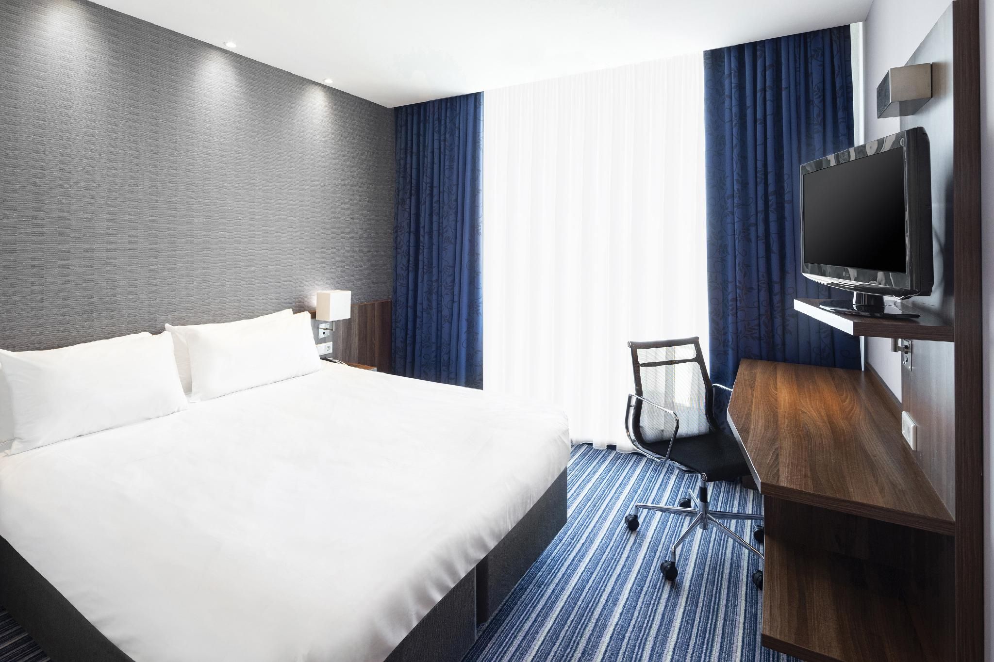 Holiday Inn Express Amsterdam - Arena Towers by IHG Standard Room With Free Breakfast