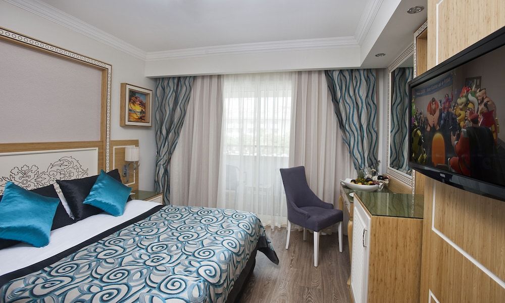 Crystal Waterworld Resort & Spa - All Inclusive Family Room 3
