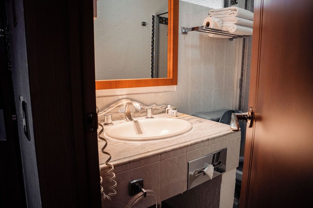 Hotel del Angel, Apizaco Standard Room, 2 Double Beds 10