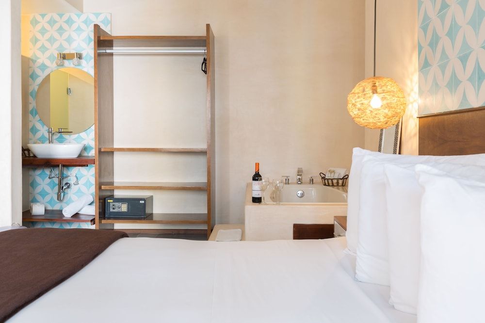 Luxury Room, 1 King Bed with Jacuzzi
