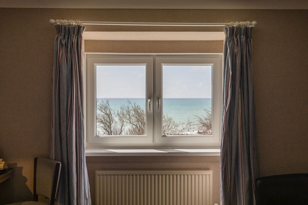 Beachcroft Hotel, BW Signature Collection Classic Room, 1 King Bed, Non Smoking, Sea View 4