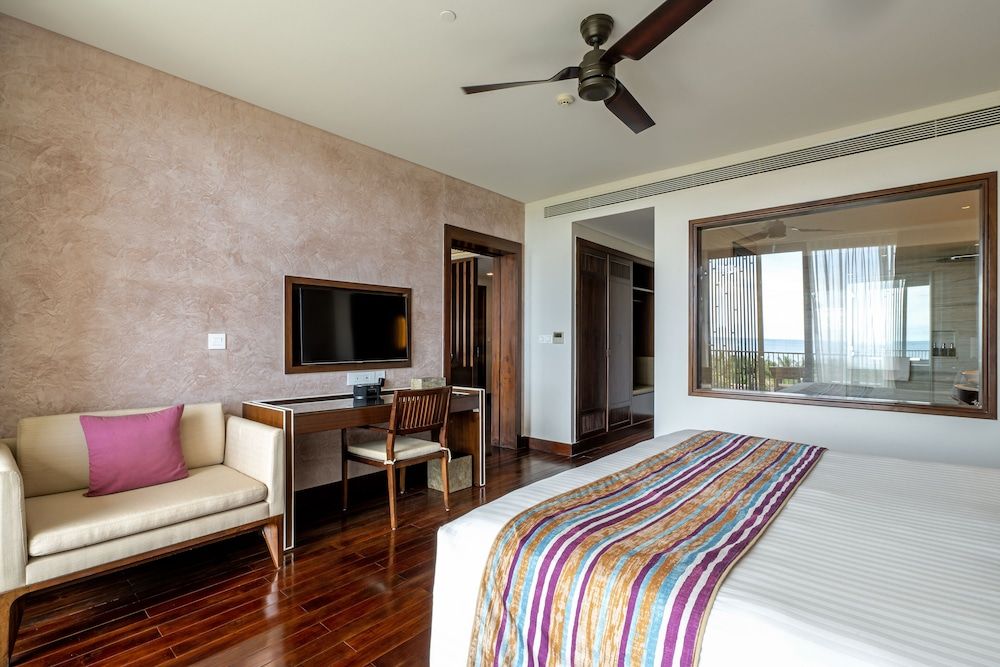 Suite, Sea View