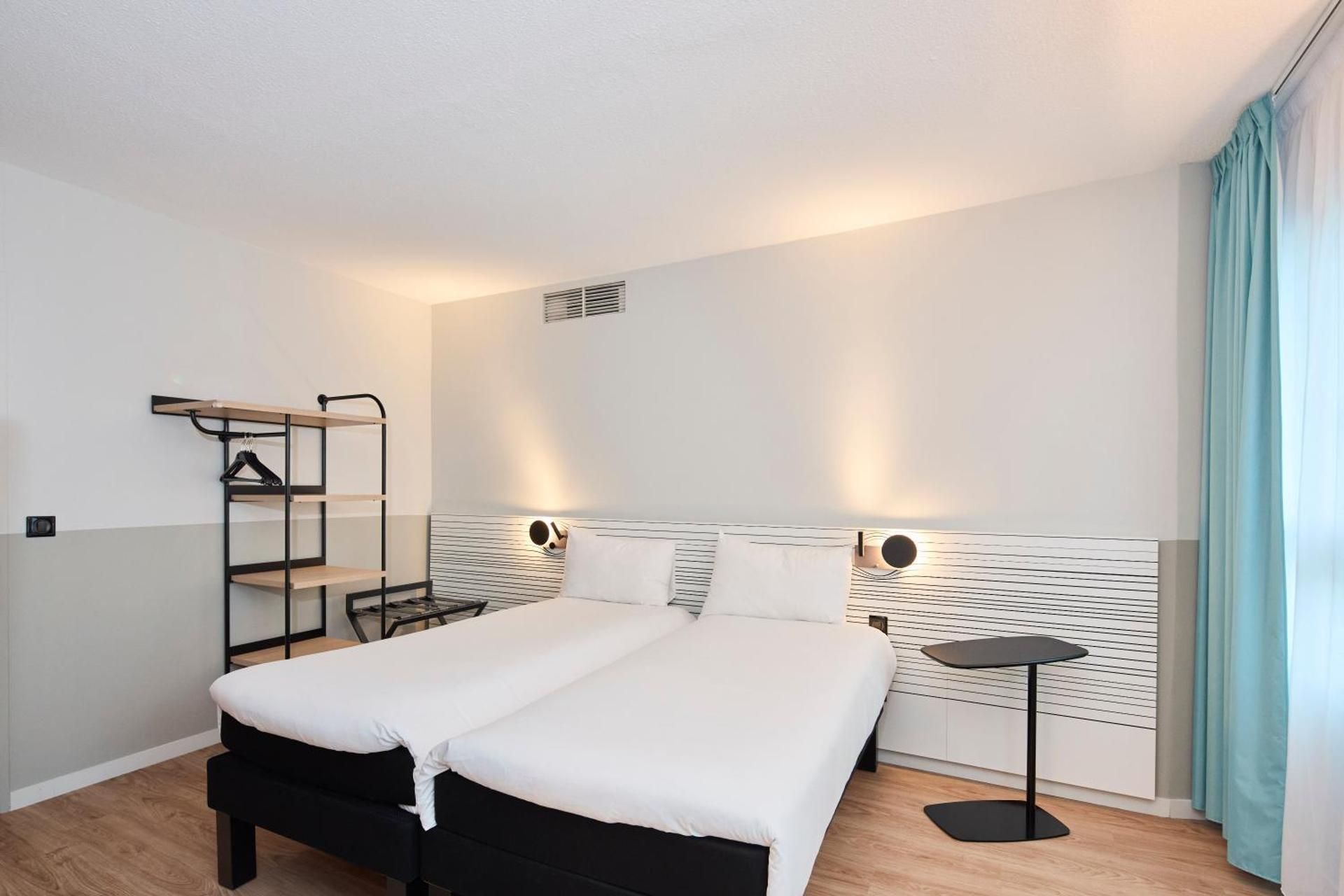 Standard Room with 2 Twin Beds