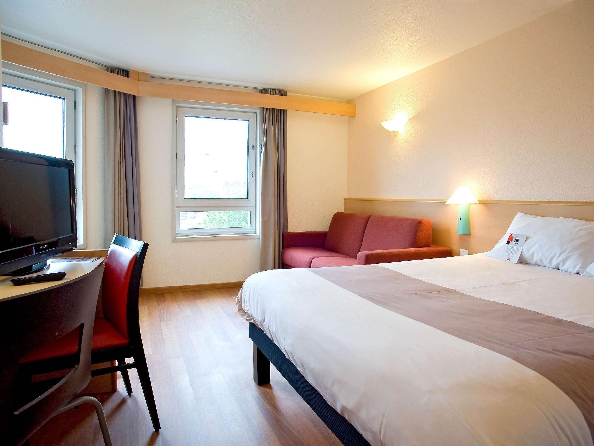 Standard Room With 1 Double Bed And 1 Sofa