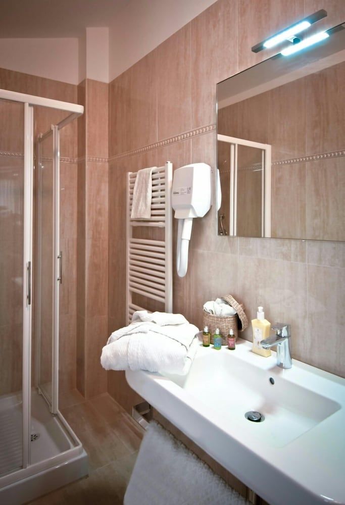 Hotel San Berardo Standard Triple Room 2